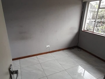 2 Bedroom Flat & Apartment