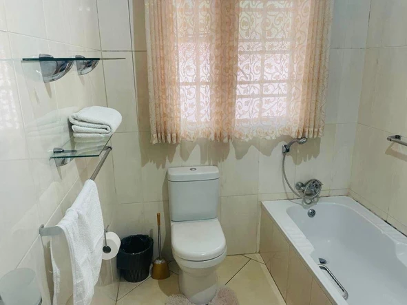 2 Bedroom Flat & Apartment
