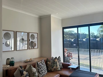 2 Bedroom Flat & Apartment