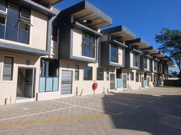 2 Bedroom Flat & Apartment