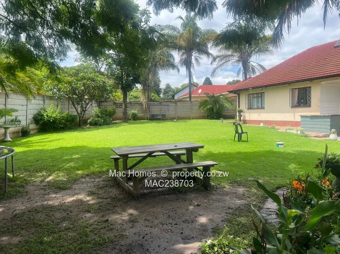 Hillside 3-Bed Home — Large Garden & Classic Parquet (Sole Mandate)