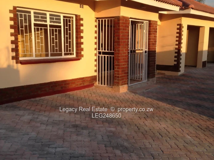Modern Duplex With Solar Geyser And Water Backup