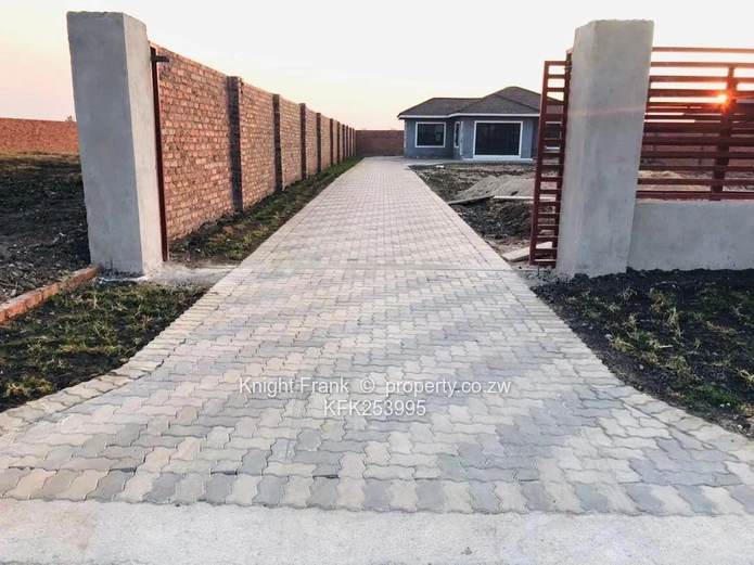Haydon Park 3-Bed with Borehole & Paved Driveway