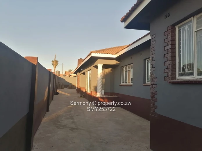 Massive Residential Property In Chipukutu Up For Grabs, 