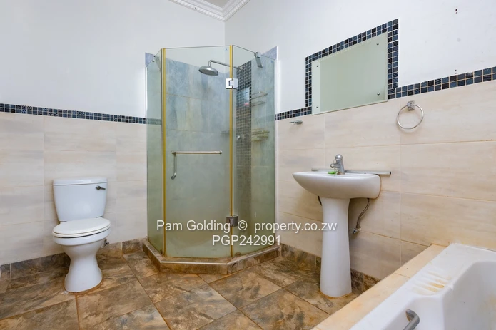 2 acres vainona – renovation and development opportunity near Village Walk. (Sole Mandate)