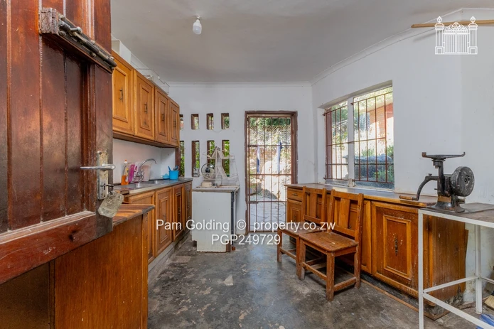 Glen Lorne Family Home Set Amongst Mature Trees and Established Gardens 