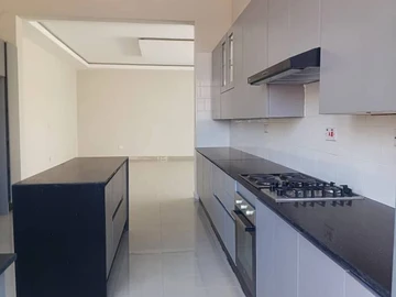 3 Bedroom Flat & Apartment