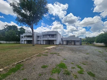 5 Bedroom Flat & Apartment