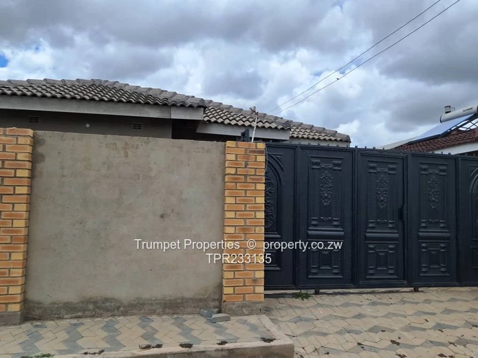 5-Bed Budiriro Home — Secure Gate, Borehole, Paved Yard