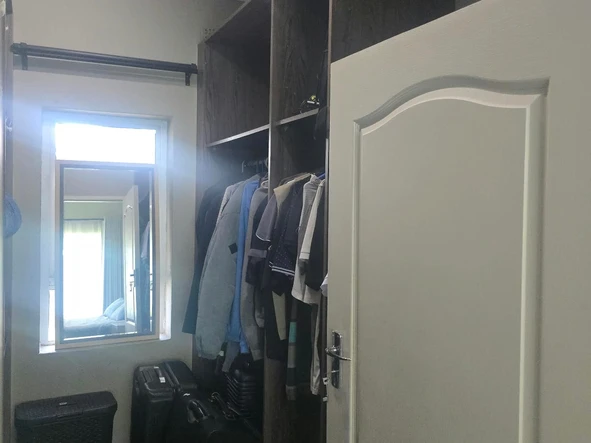 2 Bedroom Flat & Apartment