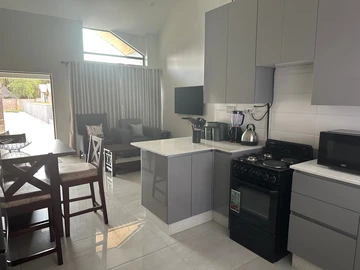 2 Bedroom Flat & Apartment