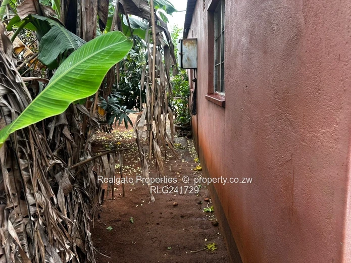 Mahatshula Stand For Sale (With Cottage And Slab)