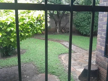 2 Bedroom Flat & Apartment