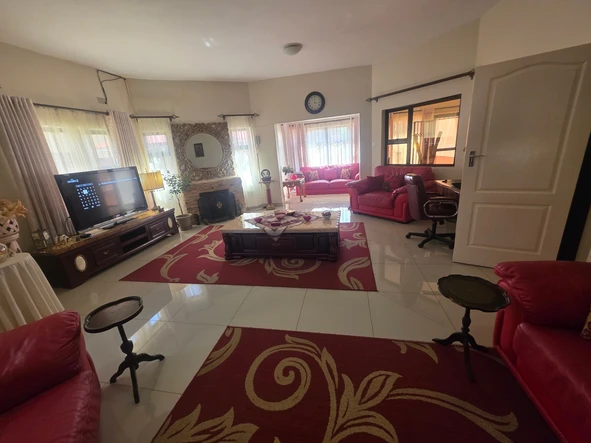 6 Bedroom House