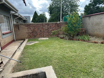 2 Bedroom Flat & Apartment