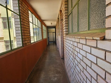 2 Bedroom Flat & Apartment