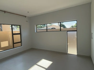 3 Bedroom Flat & Apartment