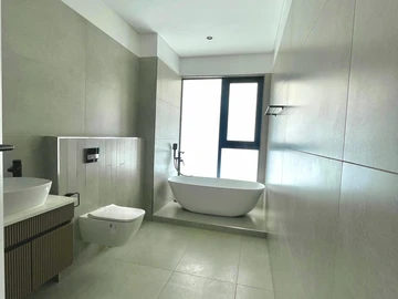 4 Bedroom Flat & Apartment