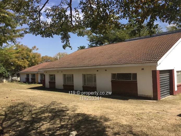 Spacious 4 bed house pus 3 bed cottage