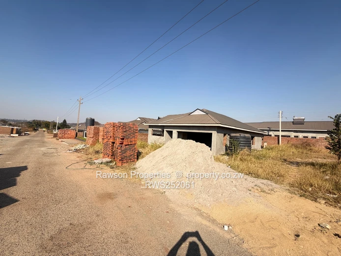 Cold Comfort house in a gated community for sale (Sole Mandate)