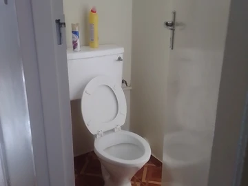 2 Bedroom Flat & Apartment