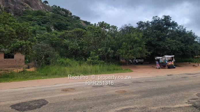 Kanyima Turn-Off, Domboshava2 Acres Corner Stand for sale