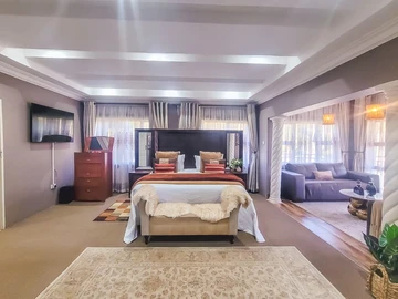 6 Bedroom House