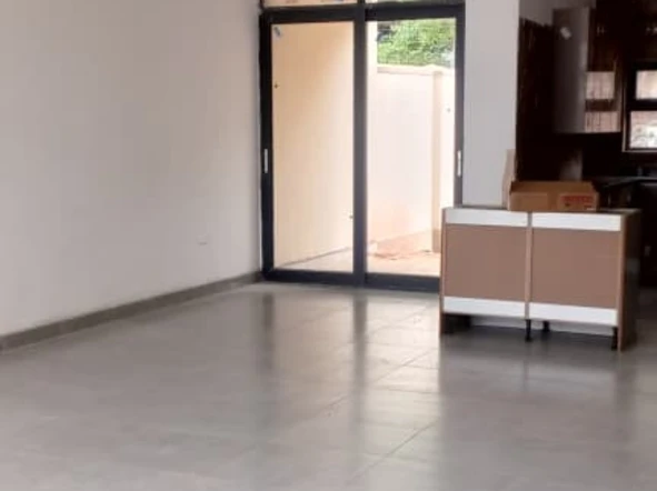 3 Bedroom Flat & Apartment