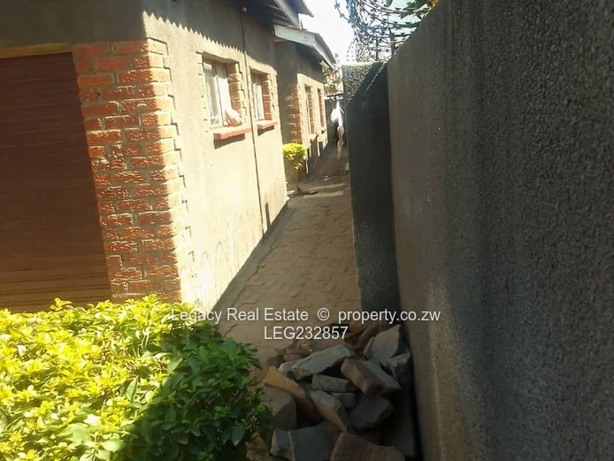 Chitungwiza Unit L Extension – 4-Bedroom House for Sale