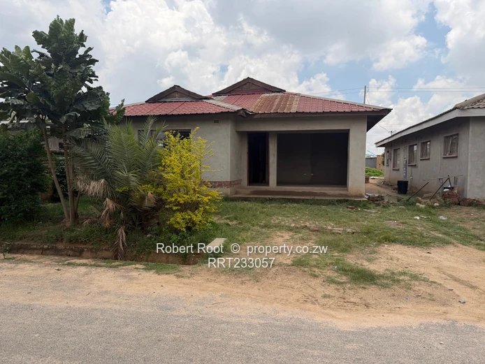 Southview Park 4BR Fixer-Upper with Garden & Porch (Sole Mandate)