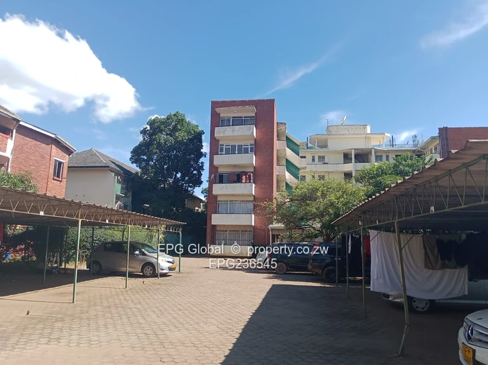 Recently redecorated 2 bedrooms flat 