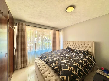 2 Bedroom Flat & Apartment