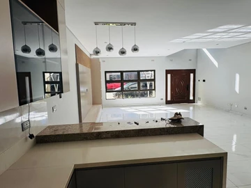 3 Bedroom Flat & Apartment