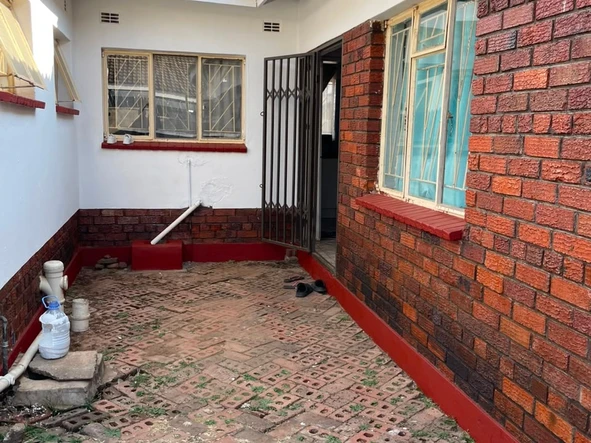 6 Bedroom House