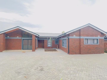 3 Bedroom Flat & Apartment