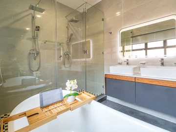 3 Bedroom Flat & Apartment