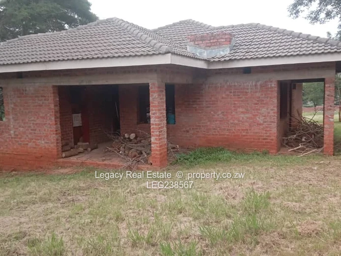 Development Opportunity: Large Stand with Guest House – Gletwin