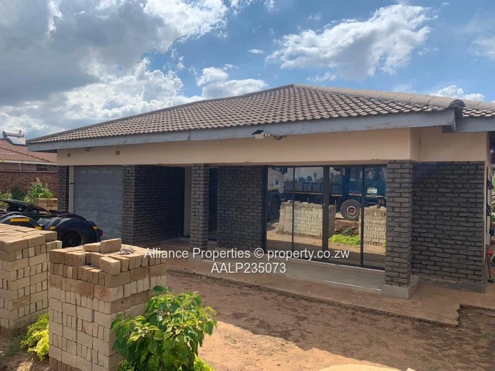 Open-Plan Modern, Spacious 4BR Home with 2 En-suites