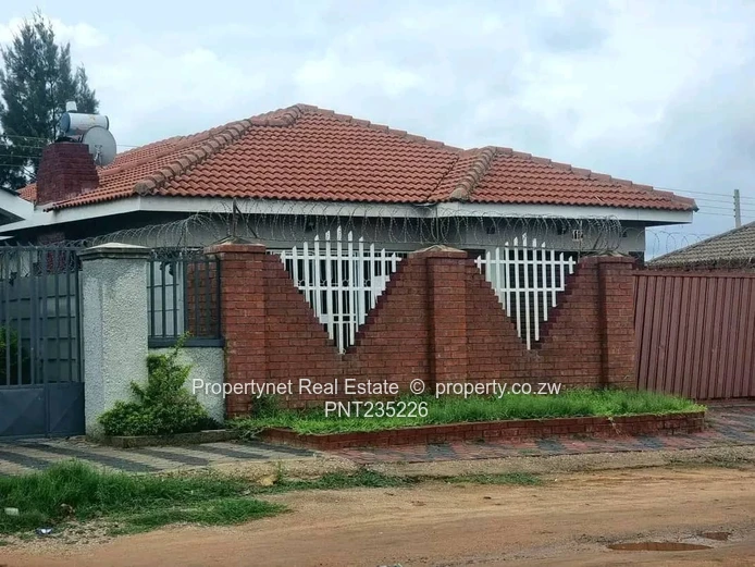 Neat modern family home!!!