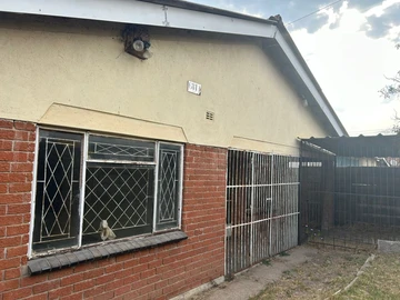 Chitungwiza unit J house for sale