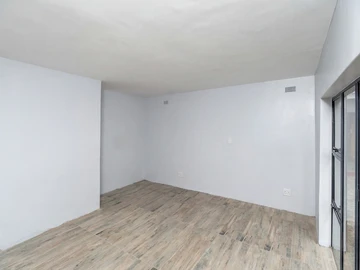 2 Bedroom Flat & Apartment