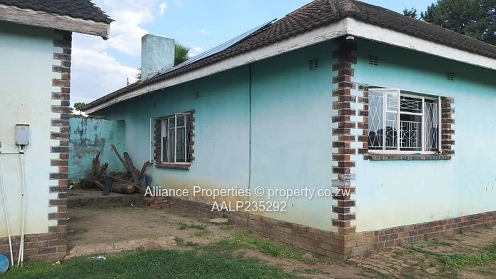 Executive Emerald Hill Estate: Large Stand, Borehole, and Deeds