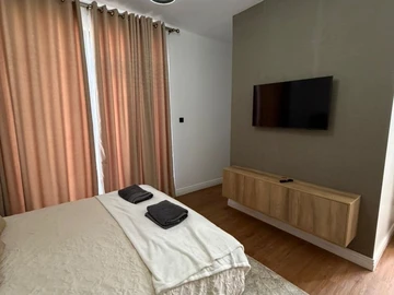 4 Bedroom Flat & Apartment