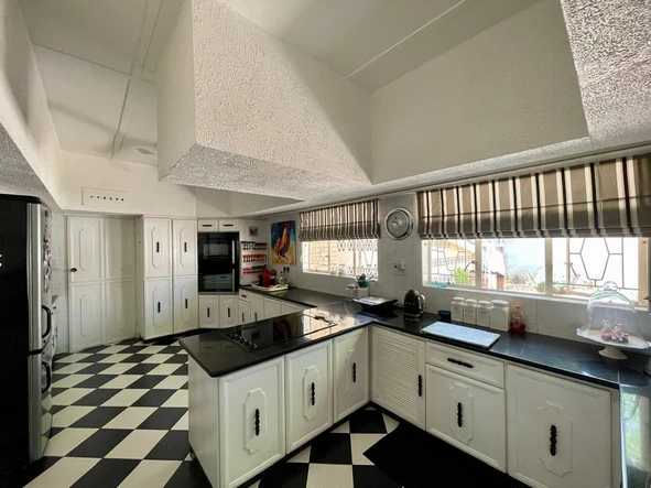 5 Bedroom House