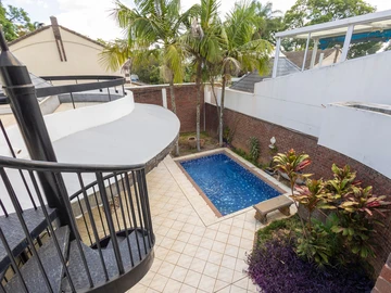 3 Bedroom Flat & Apartment