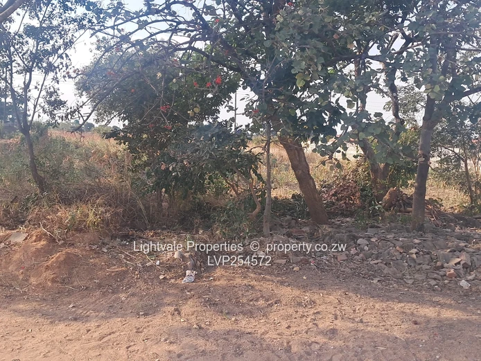 Agro-residential plot in Norton Knowe along Zvimba road (Sole Mandate)