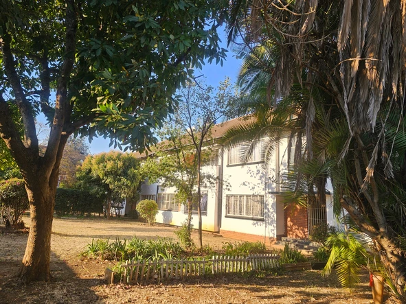2 Bedroom Flat & Apartment