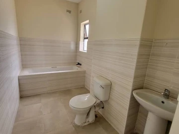 2 Bedroom Flat & Apartment