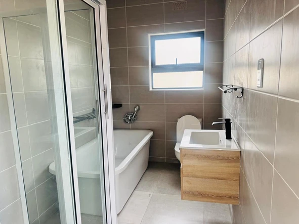 3 Bedroom Flat & Apartment