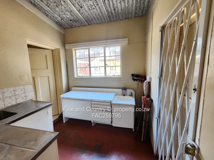 Commercial Townhouse For Sale – Bulawayo Cbd 